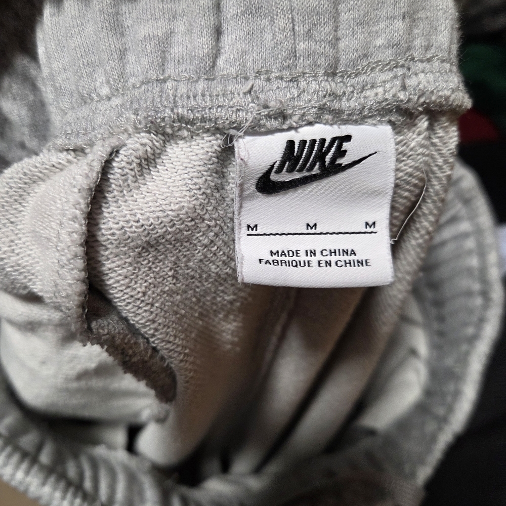 Nike Fleece Jogger Pants Womens Size Medium Gray Sweatpants - Picture 3 of 4